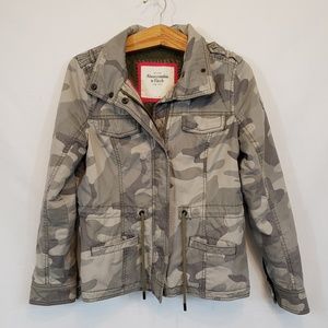 Abercrombie & Fitch camo women's jacket L